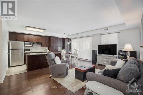 56 B Tayside, Ottawa, ON - Indoor Photo Showing Living Room