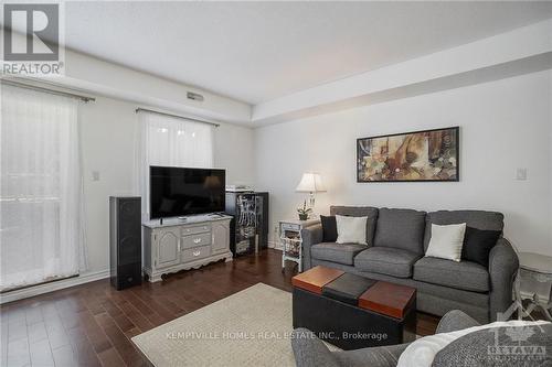 56 B Tayside, Ottawa, ON - Indoor Photo Showing Living Room