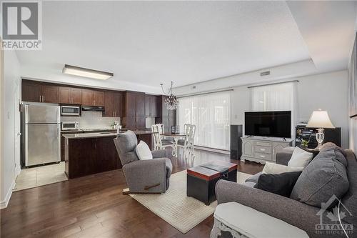 56 B Tayside Private, Ottawa, ON - Indoor Photo Showing Living Room