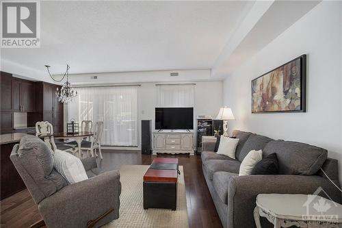 56 B Tayside Private, Ottawa, ON - Indoor Photo Showing Living Room