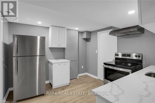 63 Wistow Street, London, ON - Indoor Photo Showing Kitchen