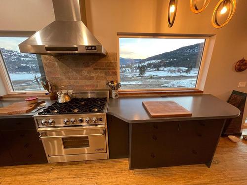 6210 Highway 3 W, Grand Forks, BC - Indoor Photo Showing Kitchen