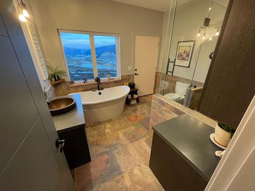 6210 Highway 3 W, Grand Forks, BC - Indoor Photo Showing Bathroom