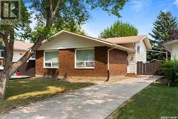 10 Harlton BAY  Regina, SK S4T 7N3