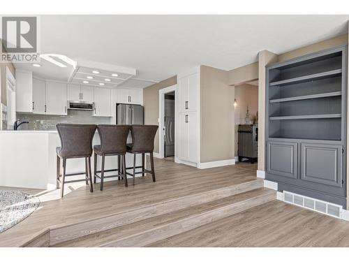 6122 Lipsett Avenue, Peachland, BC - Indoor Photo Showing Kitchen