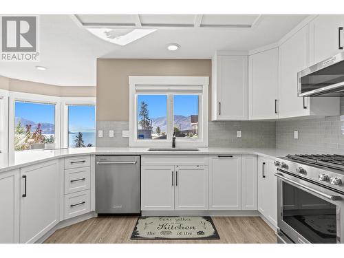 6122 Lipsett Avenue, Peachland, BC - Indoor Photo Showing Kitchen With Stainless Steel Kitchen With Upgraded Kitchen