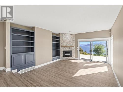 6122 Lipsett Avenue, Peachland, BC - Indoor With Fireplace