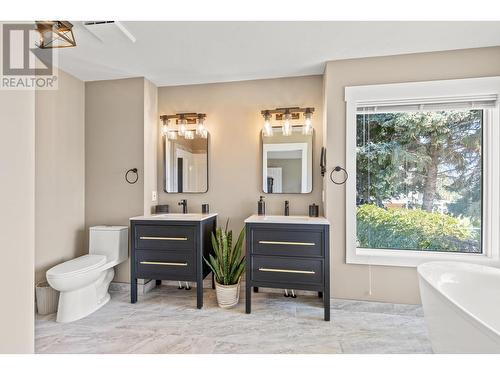 6122 Lipsett Avenue, Peachland, BC - Indoor Photo Showing Bathroom