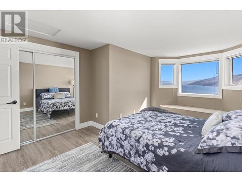 6122 Lipsett Avenue, Peachland, BC - Indoor Photo Showing Bedroom