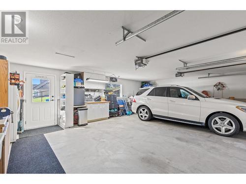 6122 Lipsett Avenue, Peachland, BC - Indoor Photo Showing Garage