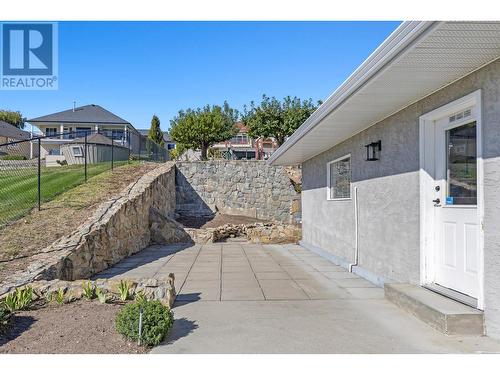 6122 Lipsett Avenue, Peachland, BC - Outdoor