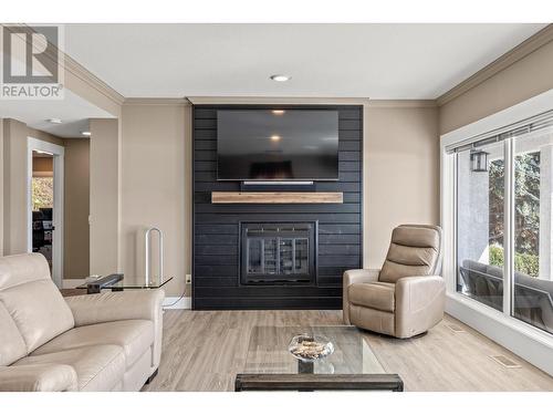 6122 Lipsett Avenue, Peachland, BC - Indoor Photo Showing Living Room With Fireplace