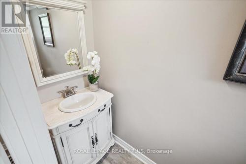 557 Trafford Crescent, Oakville, ON - Indoor Photo Showing Bathroom