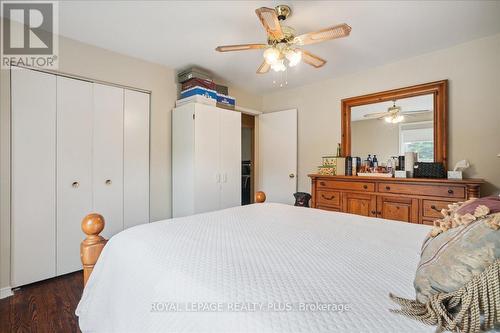 557 Trafford Crescent, Oakville, ON - Indoor Photo Showing Bedroom