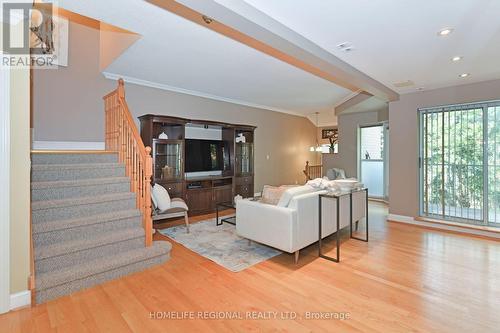 126 - 5418 Yonge Street, Toronto, ON - Indoor Photo Showing Living Room