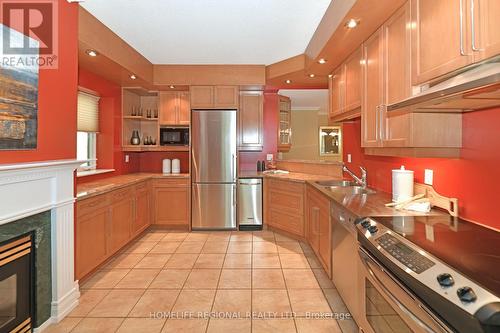 126 - 5418 Yonge Street, Toronto, ON - Indoor Photo Showing Kitchen