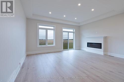 242 Leitch Street, Dutton/Dunwich (Dutton), ON - Indoor Photo Showing Living Room With Fireplace