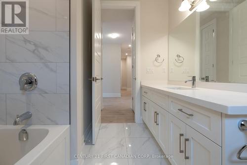 242 Leitch Street, Dutton/Dunwich (Dutton), ON - Indoor Photo Showing Bathroom