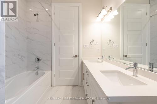 242 Leitch Street, Dutton/Dunwich (Dutton), ON - Indoor Photo Showing Bathroom