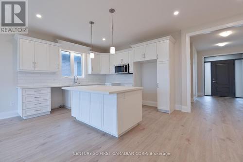 242 Leitch Street, Dutton/Dunwich (Dutton), ON - Indoor Photo Showing Kitchen