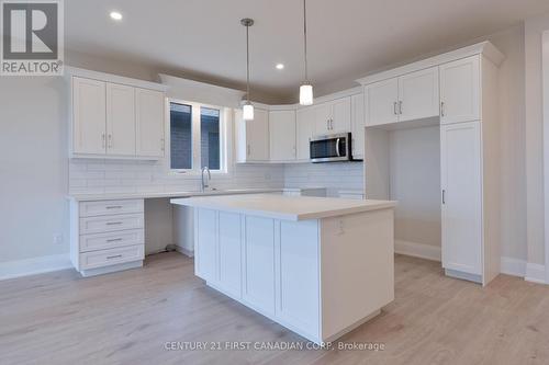 242 Leitch Street, Dutton/Dunwich (Dutton), ON - Indoor Photo Showing Kitchen