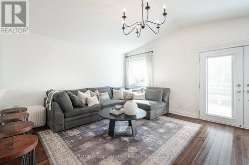 8282 Kipling Avenue, Vaughan, ON - Indoor Photo Showing Living Room