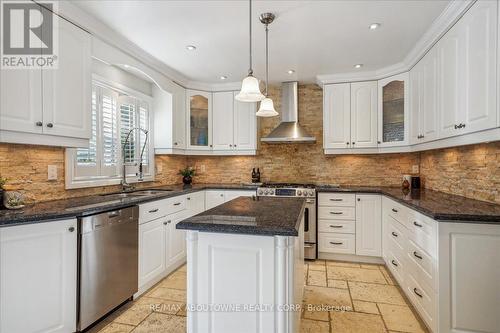 2326 Mowat Avenue, Oakville, ON - Indoor Photo Showing Kitchen With Upgraded Kitchen