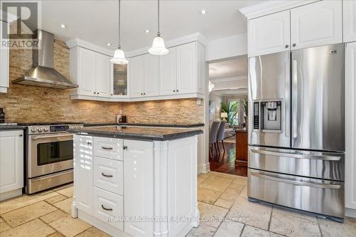 2326 Mowat Avenue, Oakville, ON - Indoor Photo Showing Kitchen With Upgraded Kitchen