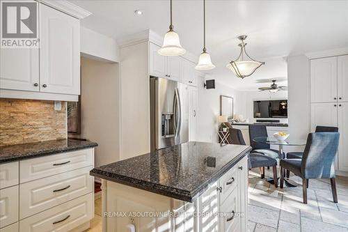 2326 Mowat Avenue, Oakville, ON - Indoor Photo Showing Kitchen With Upgraded Kitchen