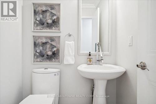 2326 Mowat Avenue, Oakville, ON - Indoor Photo Showing Bathroom