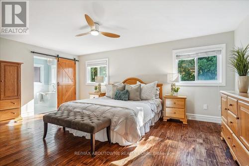 2326 Mowat Avenue, Oakville, ON - Indoor Photo Showing Bedroom