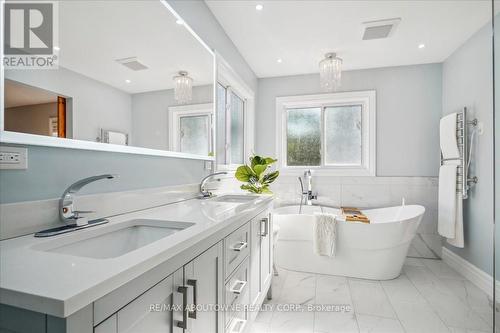 2326 Mowat Avenue, Oakville, ON - Indoor Photo Showing Bathroom