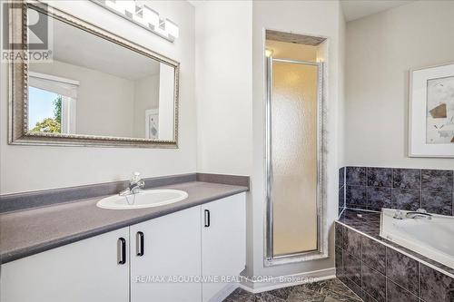 2326 Mowat Avenue, Oakville, ON - Indoor Photo Showing Bathroom