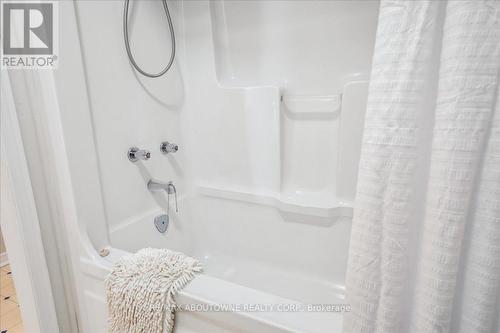 2326 Mowat Avenue, Oakville, ON - Indoor Photo Showing Bathroom