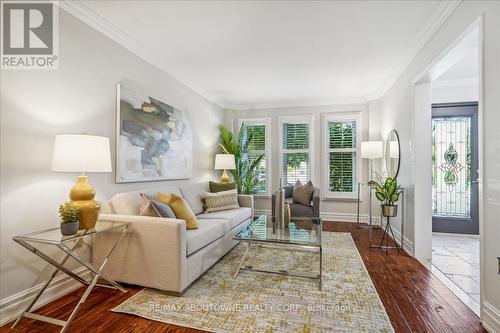 2326 Mowat Avenue, Oakville, ON - Indoor Photo Showing Living Room