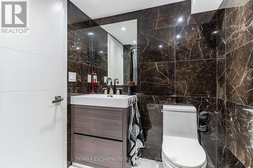 5071 Spruce Avenue, Burlington, ON - Indoor Photo Showing Bathroom