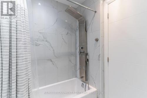 5071 Spruce Avenue, Burlington, ON - Indoor Photo Showing Bathroom