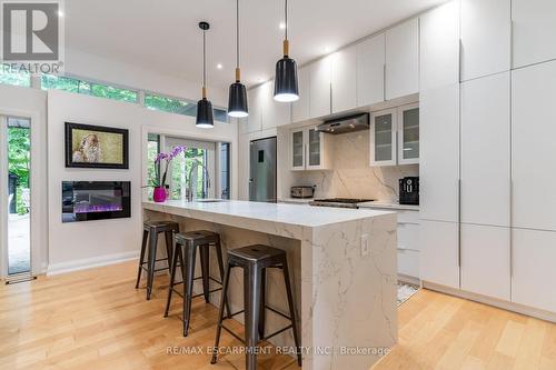 5071 Spruce Avenue, Burlington, ON - Indoor Photo Showing Kitchen With Upgraded Kitchen