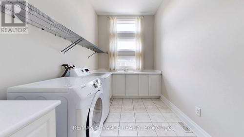 15 Settlers Field Road, Brampton, ON - Indoor Photo Showing Laundry Room