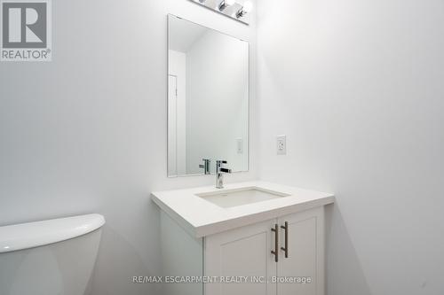 902 - 470 Dundas Street E, Hamilton, ON - Indoor Photo Showing Bathroom