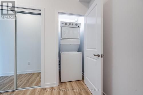 902 - 470 Dundas Street E, Hamilton, ON - Indoor Photo Showing Laundry Room