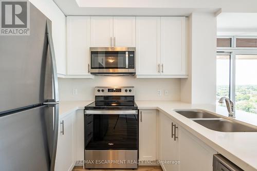 902 - 470 Dundas Street E, Hamilton, ON - Indoor Photo Showing Kitchen With Double Sink