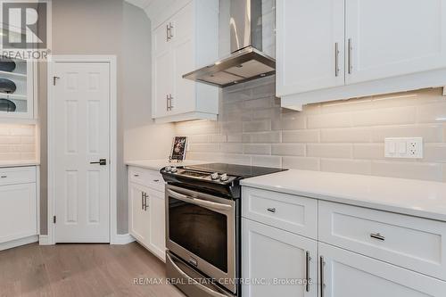 27 Spachman Street, Kitchener, ON - Indoor Photo Showing Kitchen With Upgraded Kitchen