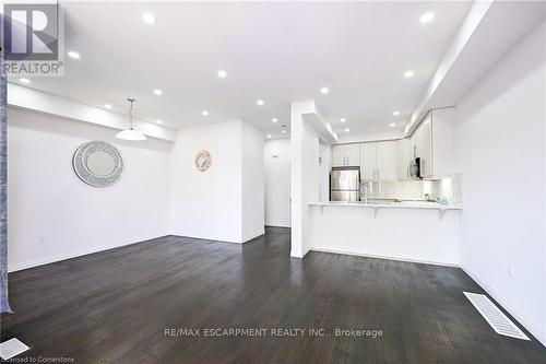 70 - 30 Time Square Boulevard, Hamilton, ON - Indoor Photo Showing Kitchen