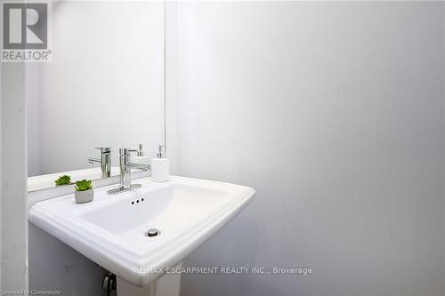 70 - 30 Time Square Boulevard, Hamilton (Stoney Creek), ON - Indoor Photo Showing Bathroom