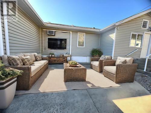 6489 Okanagan Street, Oliver, BC -  Photo Showing Living Room