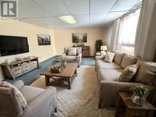 6489 Okanagan Street, Oliver, BC - Indoor Photo Showing Living Room