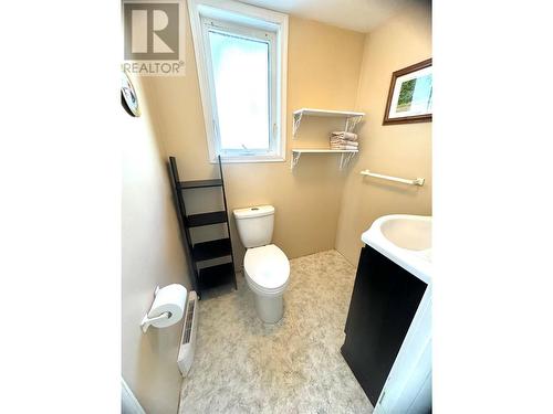 6489 Okanagan Street, Oliver, BC - Indoor Photo Showing Bathroom