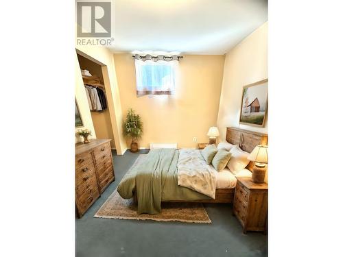 6489 Okanagan Street, Oliver, BC - Indoor Photo Showing Bedroom