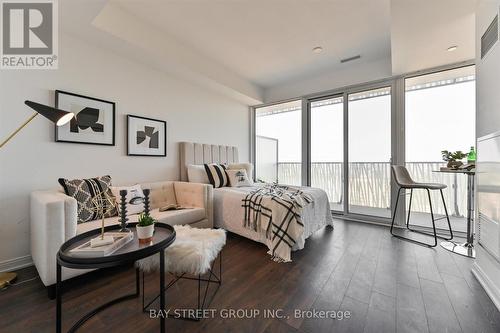 4607 - 42 Charles Street E, Toronto, ON - Indoor Photo Showing Living Room